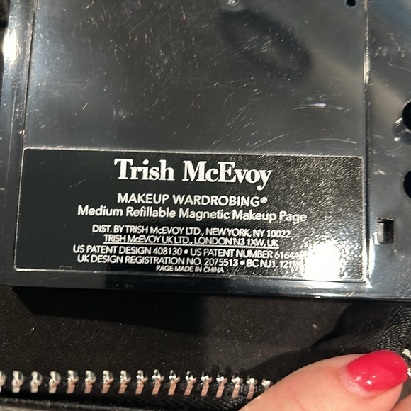 NWOT Trish McEvoy Makeup Planner. Medium Black leather w/ magnetic page - Picture 7 of 8